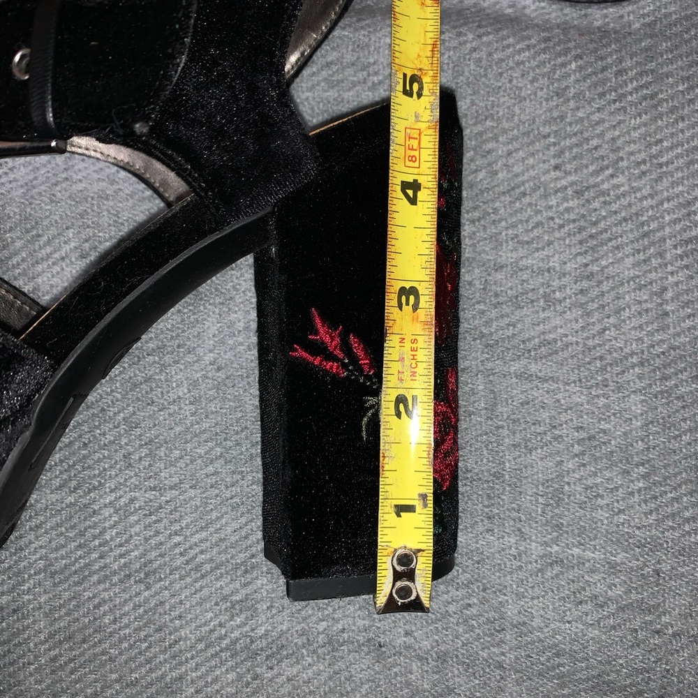 🥀 Cute Floral, Velvet Chunky Heels 🥀 - Picture 4 of 5